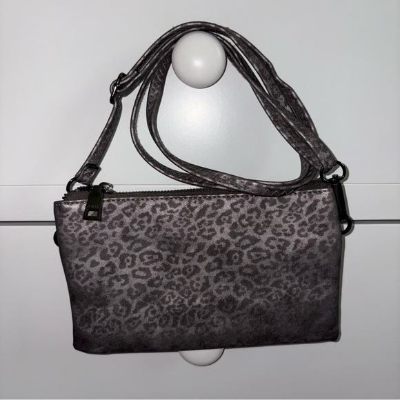 Jen & Co Leopard Print Crossbody and Wristlet - Picture 2 of 7